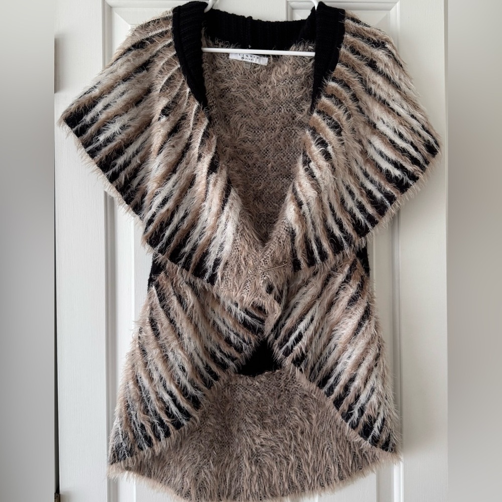 Liquid by Sioni faux fur vest-dramatic shawl collar, clasp or left open. S/M